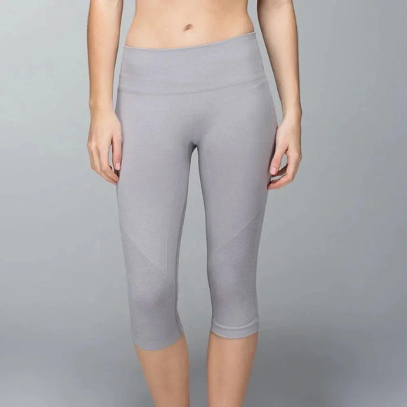 Lululemon | In The Flow Crop Leggings - Size 6 - Picture 2 of 7